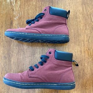 Dr. Martens Maelly Chukka Boot. Doc Marten maroon canvas sneaker boot. Size 7 W